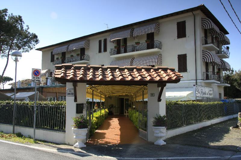 Hotel La Pineta Al Mare Forte dei Marmi Kültér fotó
